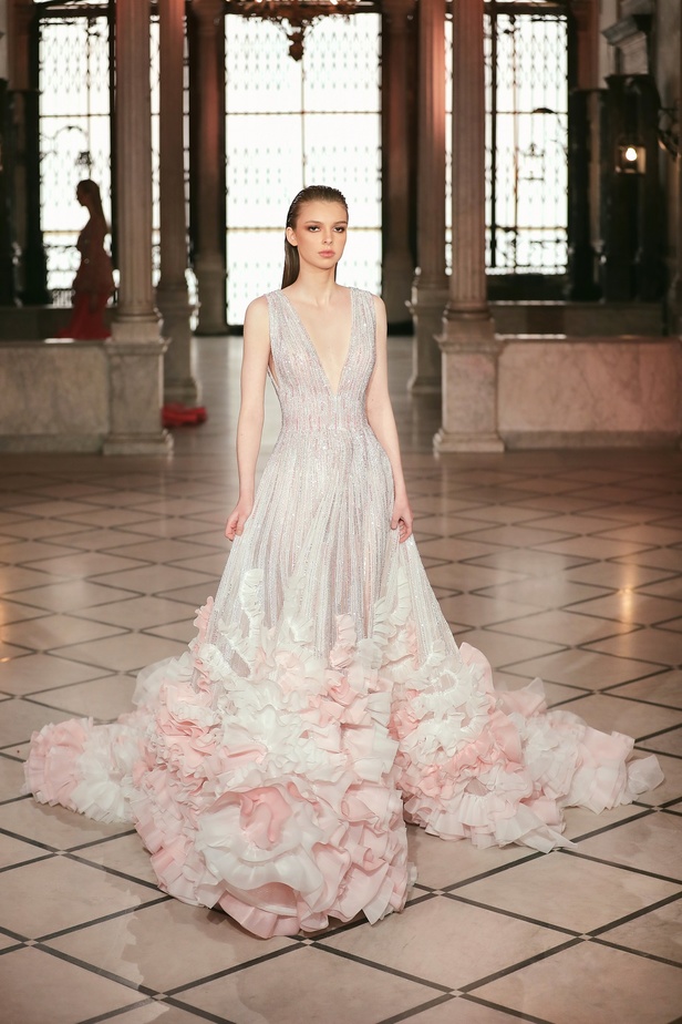 مجموعة المصمم طوني ورد من الأزياء الراقية لربيع وصيف 2022