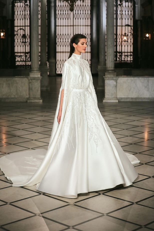 مجموعة المصمم طوني ورد من الأزياء الراقية لربيع وصيف 2022