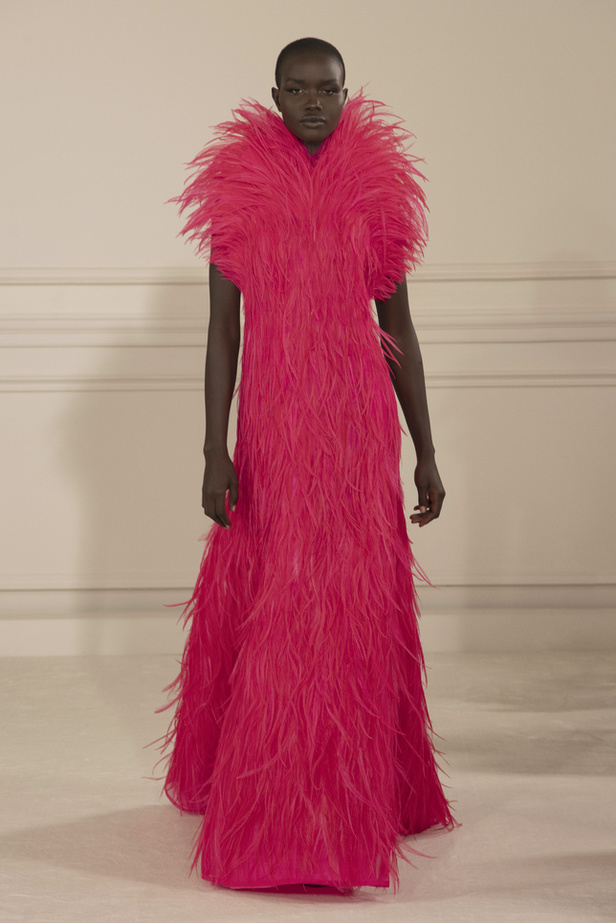 مجموعة فالنتينو للهوت كوتور لربيع وصيف 2022