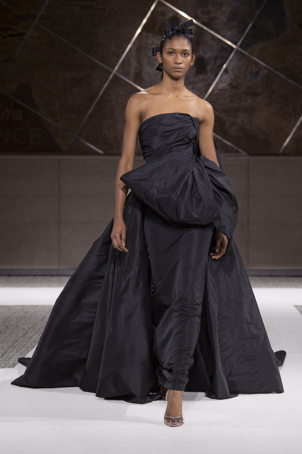 مجموعة Giambattista Valli للهوت كوتور لربيع وصيف 2022‏