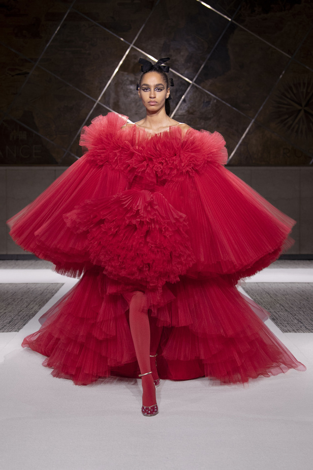 مجموعة Giambattista Valli للهوت كوتور لربيع وصيف 2022‏