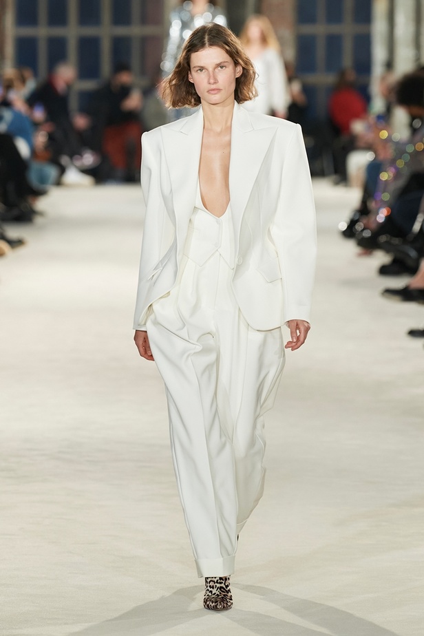 لوحة من الألوان والقصات في مجموعة Alexandre Vauthier للأزياء الراقية لربيع وصيف 2022