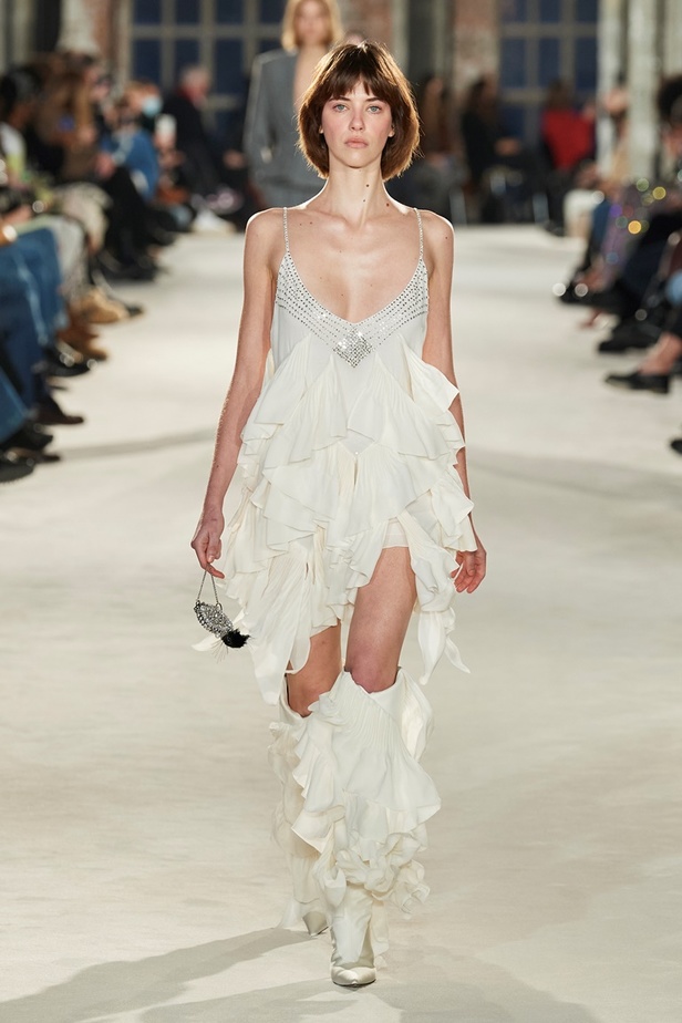 لوحة من الألوان والقصات في مجموعة Alexandre Vauthier للأزياء الراقية لربيع وصيف 2022