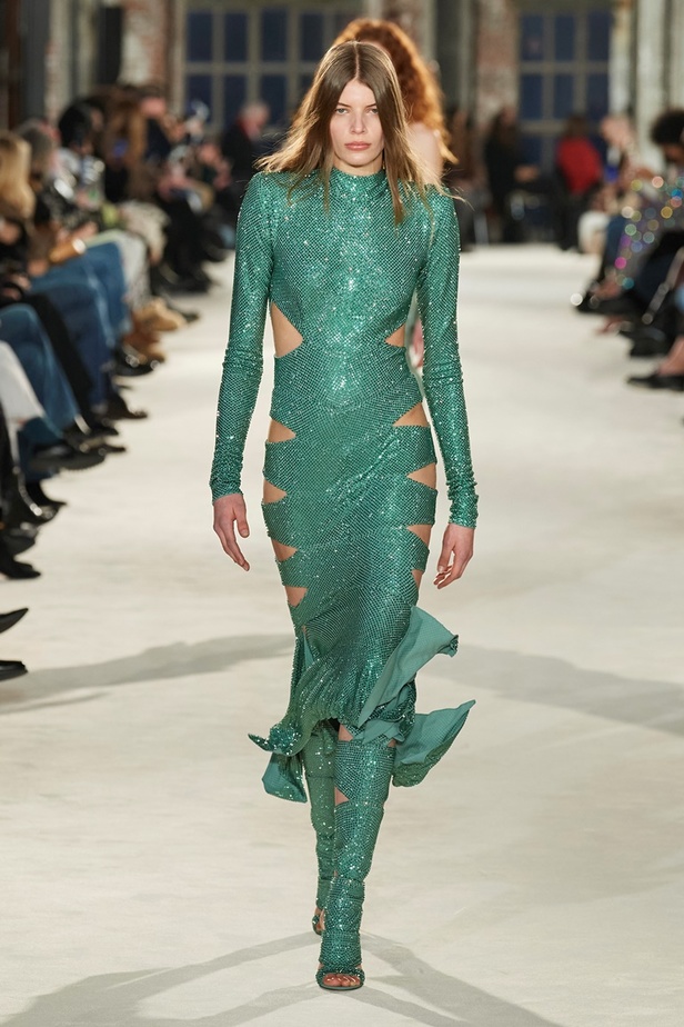 لوحة من الألوان والقصات في مجموعة Alexandre Vauthier للأزياء الراقية لربيع وصيف 2022