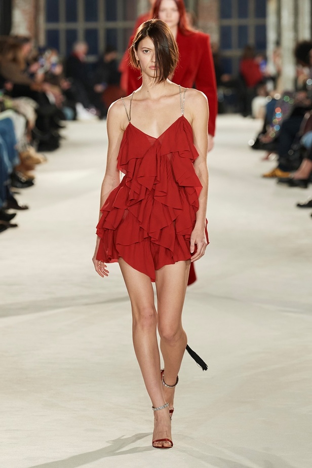 لوحة من الألوان والقصات في مجموعة Alexandre Vauthier للأزياء الراقية لربيع وصيف 2022