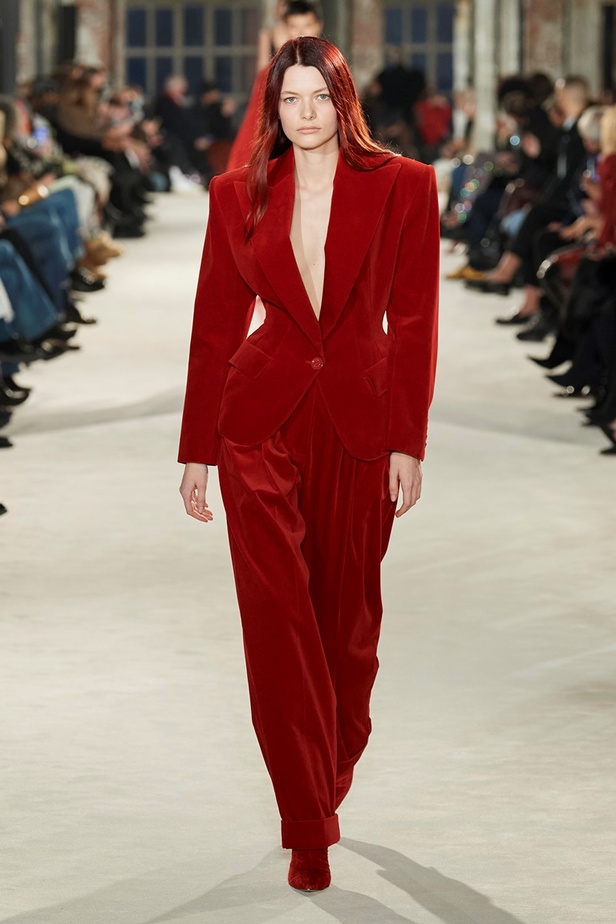 لوحة من الألوان والقصات في مجموعة Alexandre Vauthier للأزياء الراقية لربيع وصيف 2022