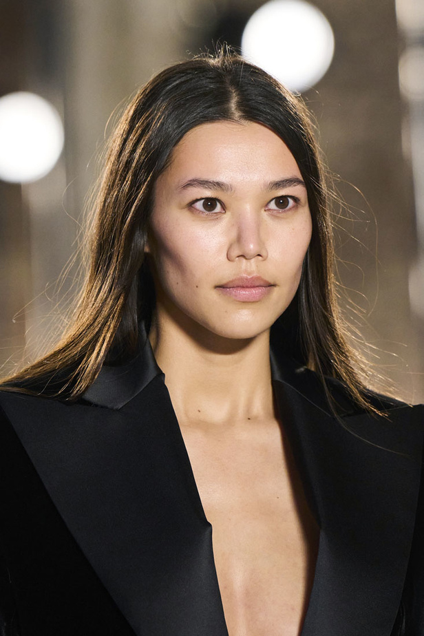 لوحة من الألوان والقصات في مجموعة Alexandre Vauthier للأزياء الراقية لربيع وصيف 2022