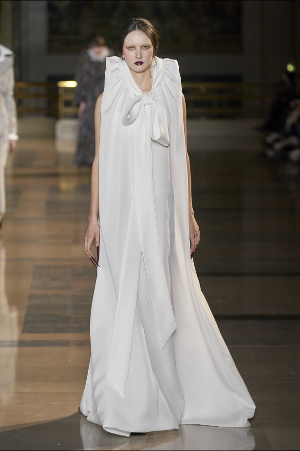 مجموعة أزياء Viktor&Rolf للأزياء الراقية لربيع وصيف 2022