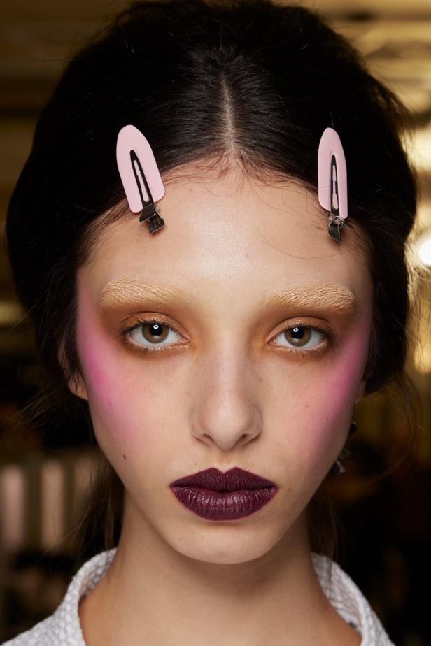 مجموعة أزياء Viktor&Rolf للأزياء الراقية لربيع وصيف 2022