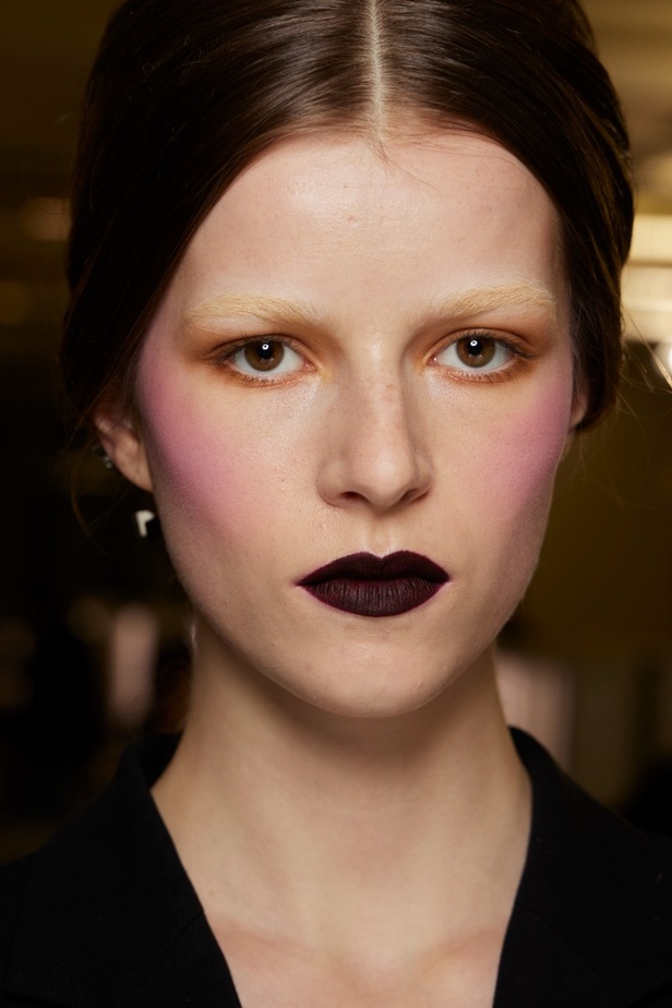 مجموعة أزياء Viktor&Rolf للأزياء الراقية لربيع وصيف 2022