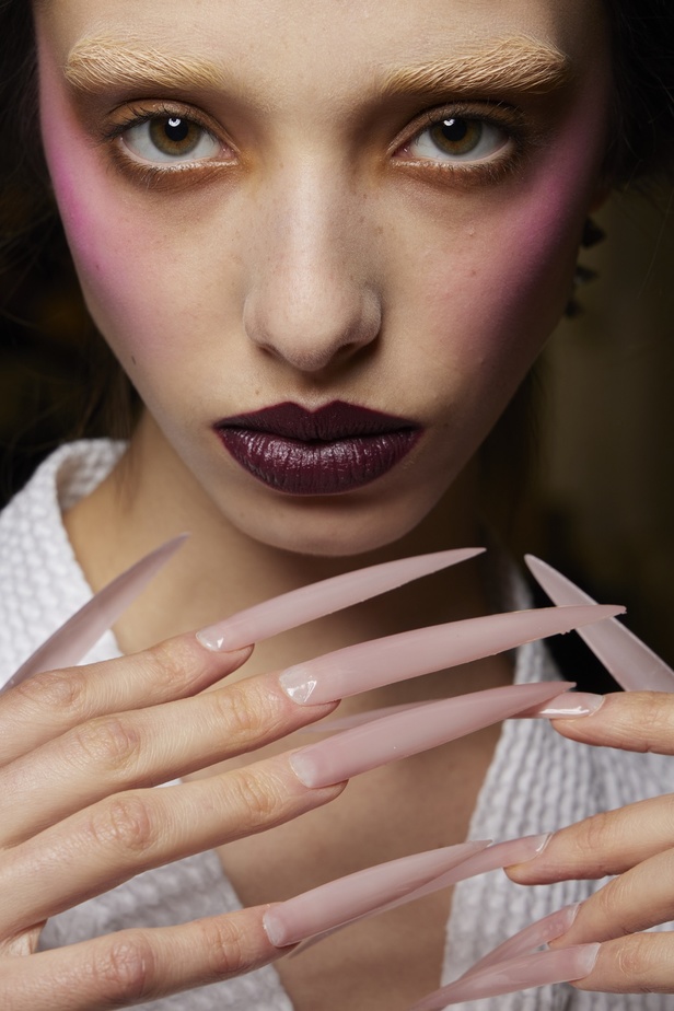 مجموعة أزياء Viktor&Rolf للأزياء الراقية لربيع وصيف 2022