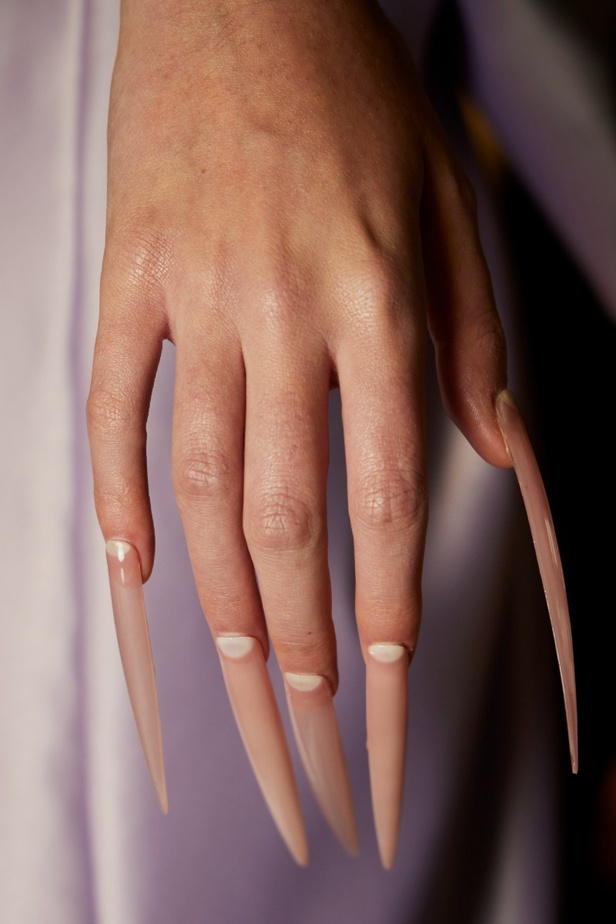 مجموعة أزياء Viktor&Rolf للأزياء الراقية لربيع وصيف 2022