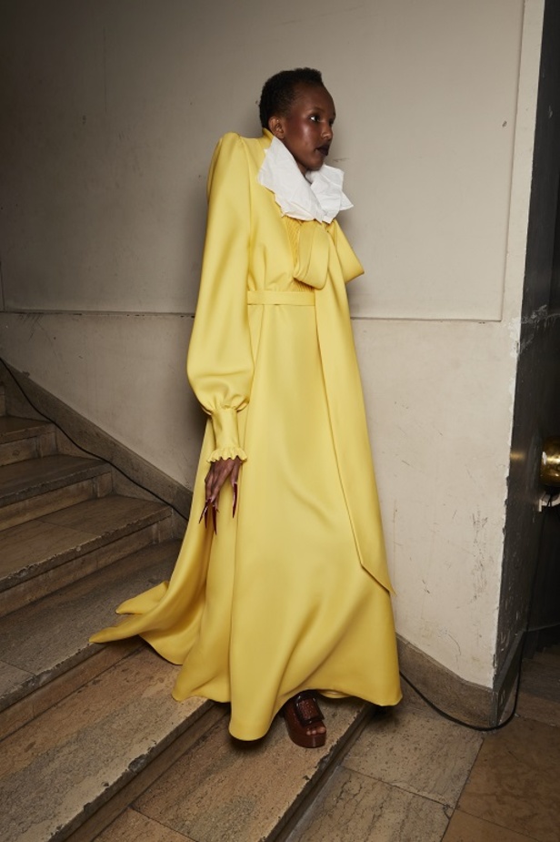 مجموعة أزياء Viktor&Rolf للأزياء الراقية لربيع وصيف 2022