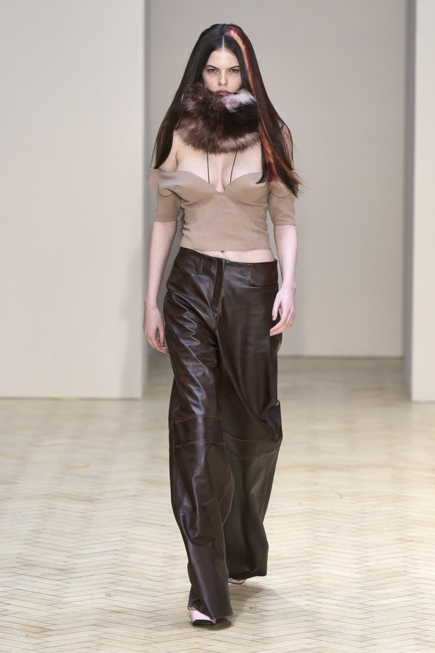 عرض أزياء مجموعة 16Arlington لموسم خريف وشتاء 2022 في لندن