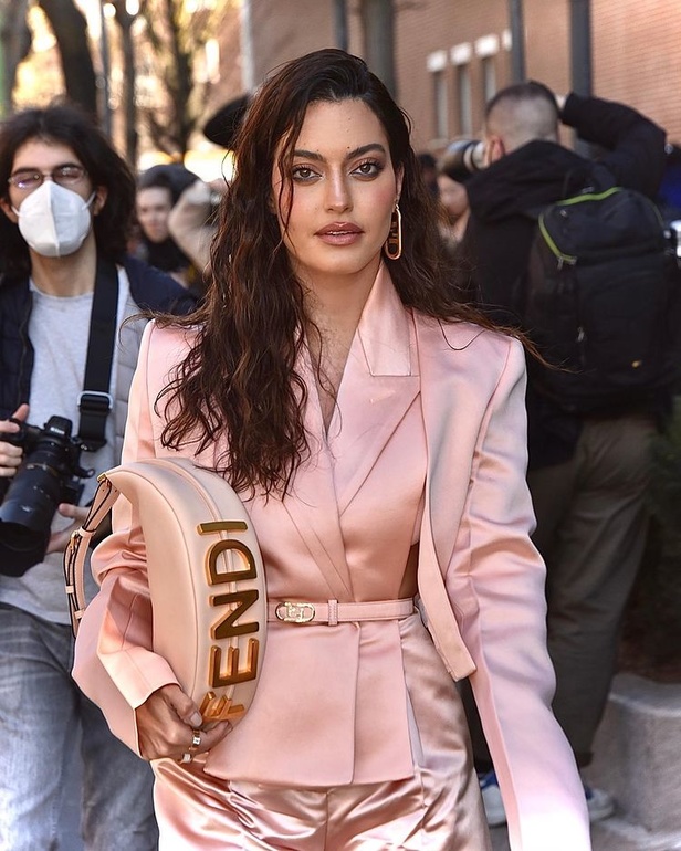 كارن وازن في عرض فندي