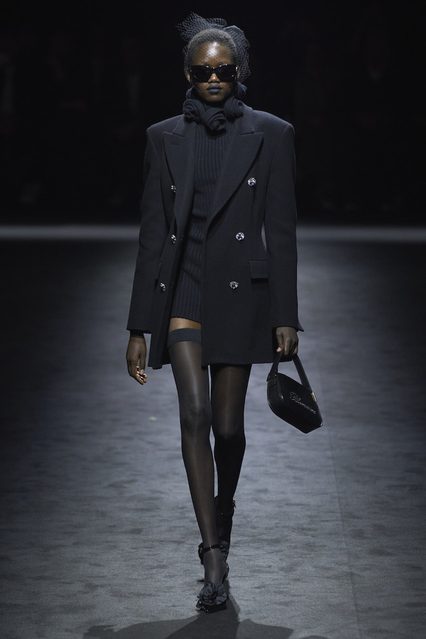 من عرض أزياء Blumarine لموسم خريف وشتاء 2022-2023