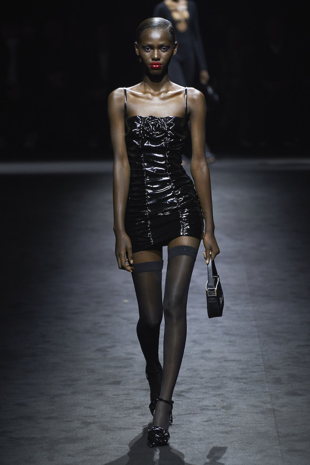 من عرض أزياء Blumarine لموسم خريف وشتاء 2022-2023