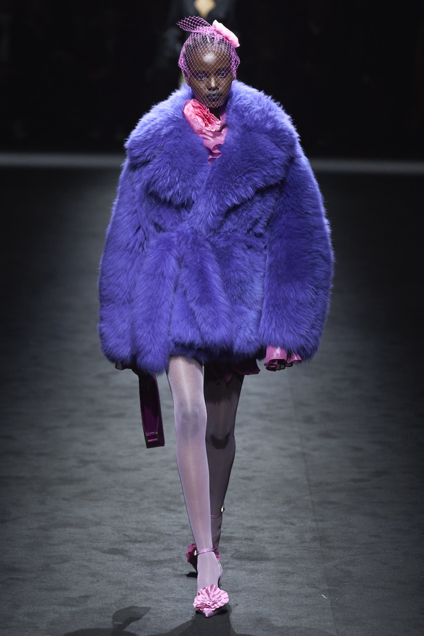 من عرض أزياء Blumarine لموسم خريف وشتاء 2022-2023