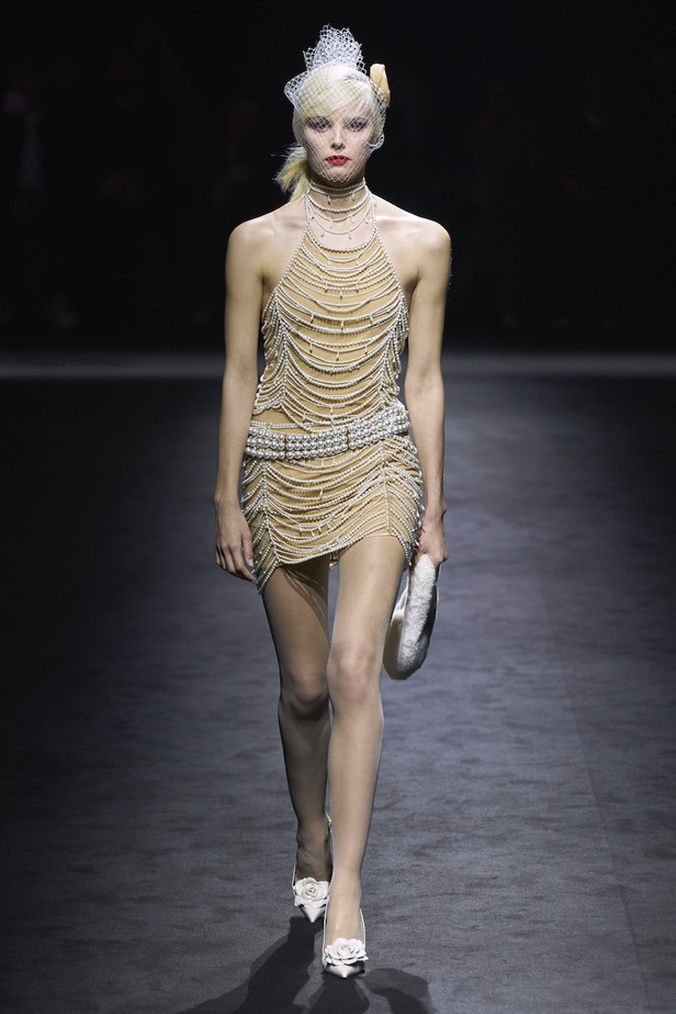 من عرض أزياء Blumarine لموسم خريف وشتاء 2022-2023