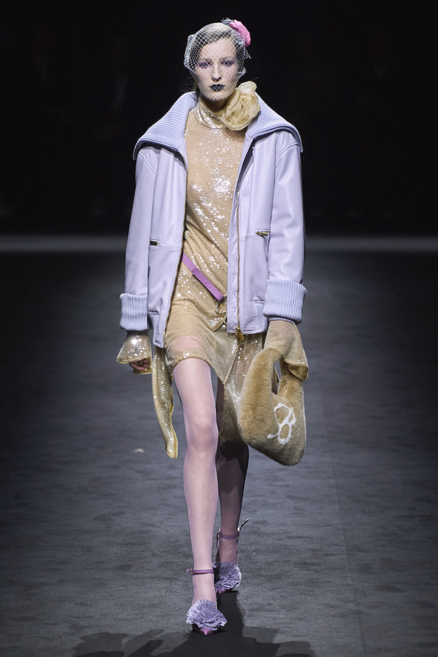 من عرض أزياء Blumarine لموسم خريف وشتاء 2022-2023