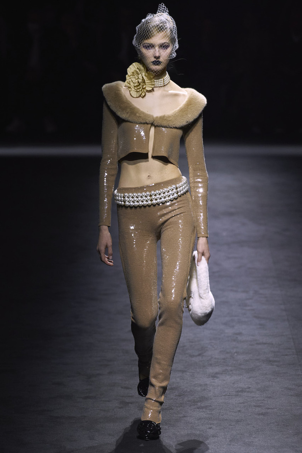 من عرض أزياء Blumarine لموسم خريف وشتاء 2022-2023