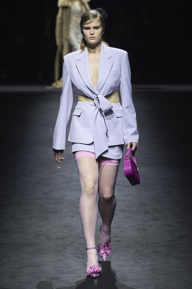 من عرض أزياء Blumarine لموسم خريف وشتاء 2022-2023