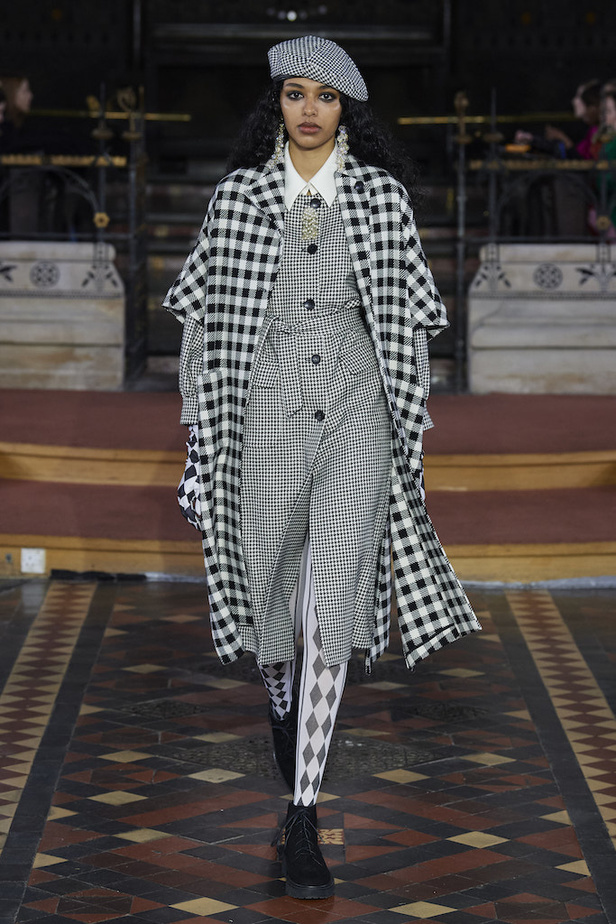 من مجموعة Bora Aksu لموسم خريف 2022