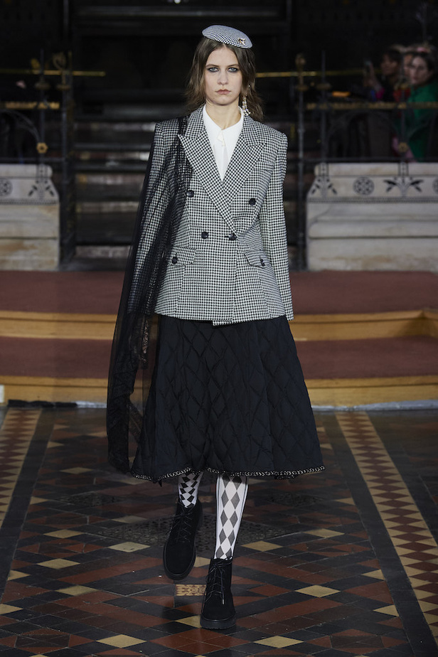 من مجموعة Bora Aksu لموسم خريف 2022