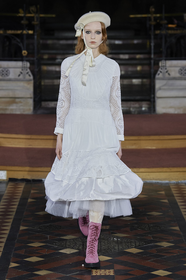 من مجموعة Bora Aksu لموسم خريف 2022