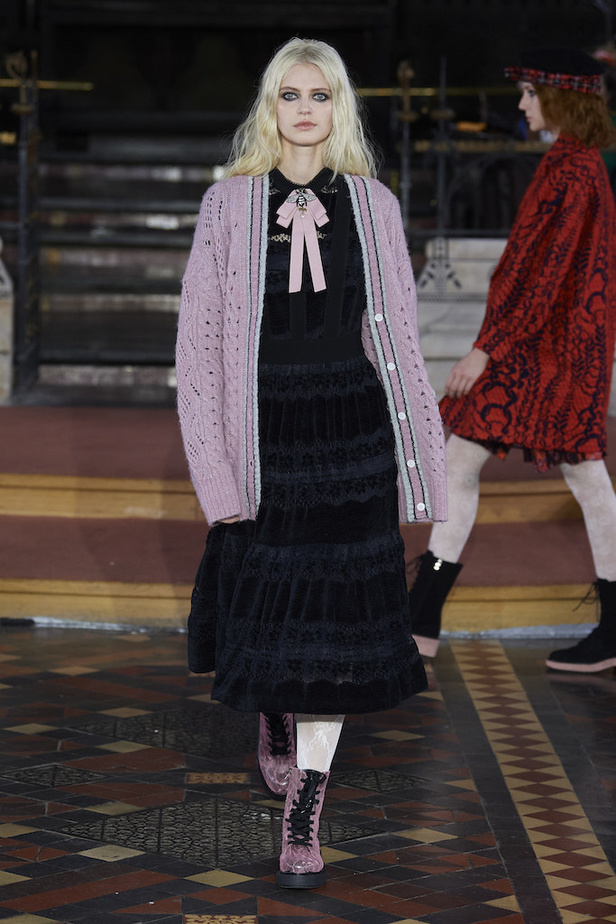 من مجموعة Bora Aksu لموسم خريف 2022