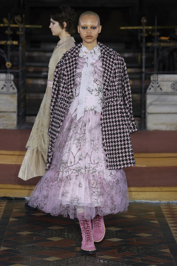 من مجموعة Bora Aksu لموسم خريف 2022