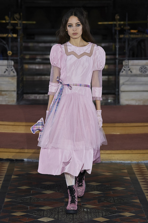 من مجموعة Bora Aksu لموسم خريف 2022