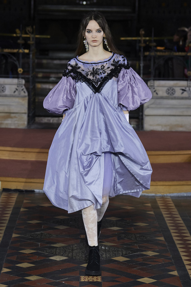 من مجموعة Bora Aksu لموسم خريف 2022