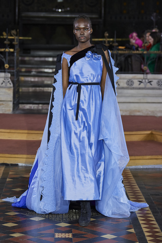 من مجموعة Bora Aksu لموسم خريف 2022