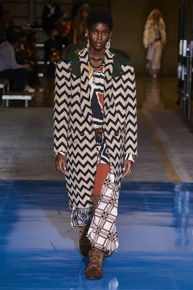 تصاميم كاجوال وعصرية في مجموعة DSquared2 لخريف وشتاء 2022