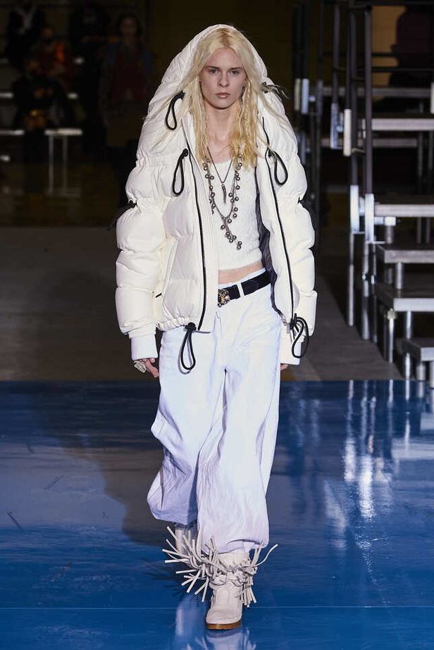 تصاميم كاجوال وعصرية في مجموعة DSquared2 لخريف وشتاء 2022