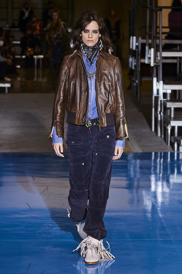 تصاميم كاجوال وعصرية في مجموعة DSquared2 لخريف وشتاء 2022