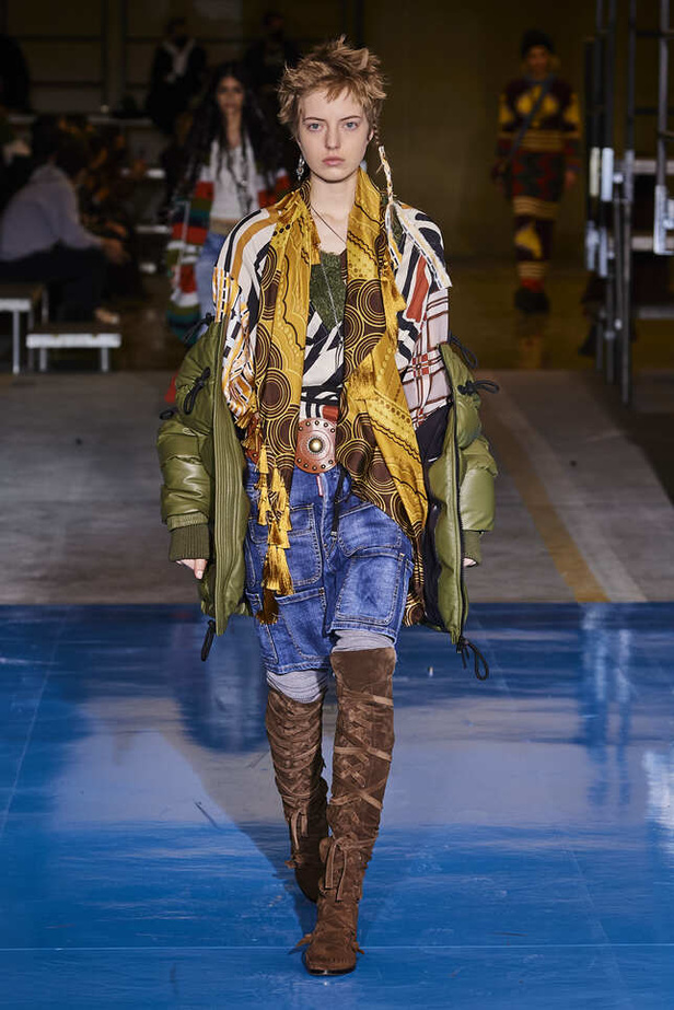 تصاميم كاجوال وعصرية في مجموعة DSquared2 لخريف وشتاء 2022