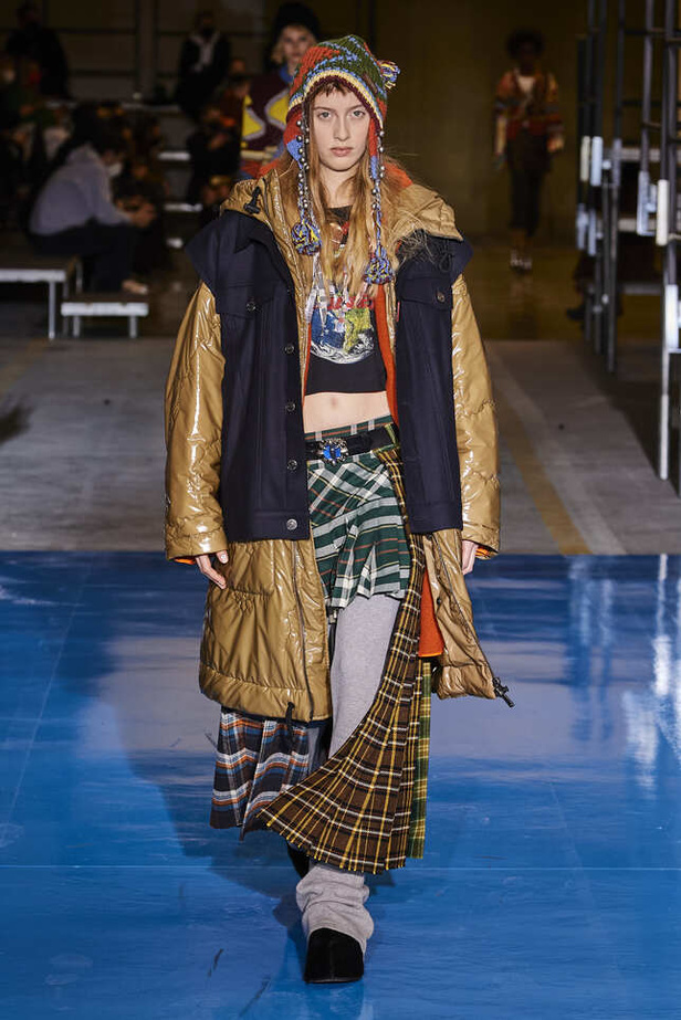 تصاميم كاجوال وعصرية في مجموعة DSquared2 لخريف وشتاء 2022