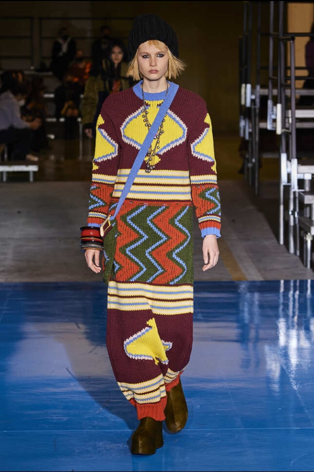 تصاميم كاجوال وعصرية في مجموعة DSquared2 لخريف وشتاء 2022