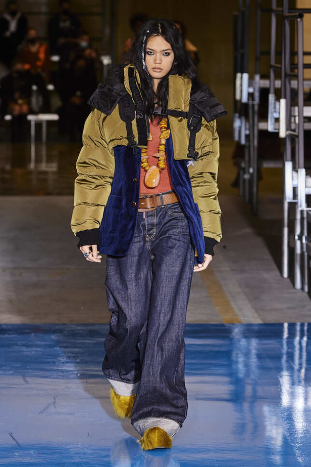 تصاميم كاجوال وعصرية في مجموعة DSquared2 لخريف وشتاء 2022