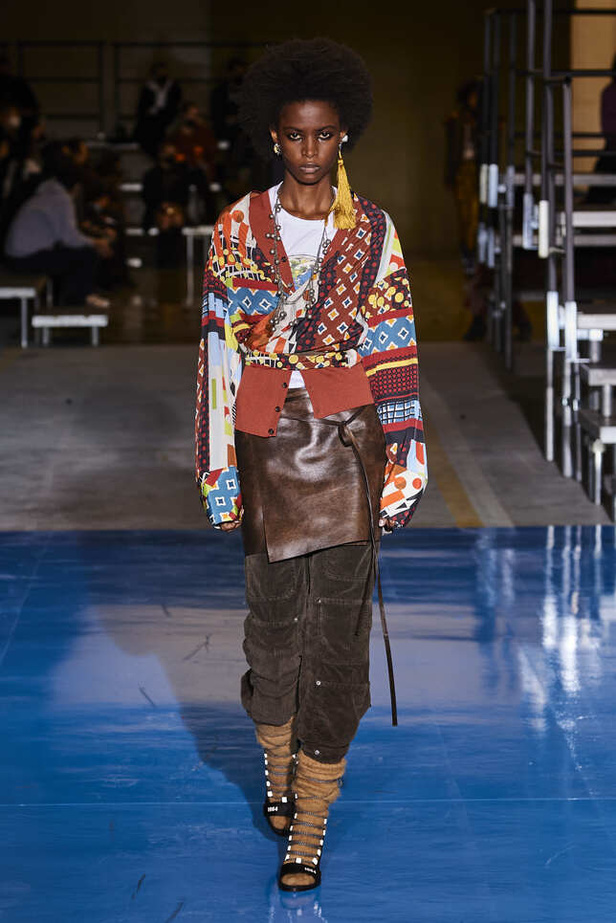 تصاميم كاجوال وعصرية في مجموعة DSquared2 لخريف وشتاء 2022