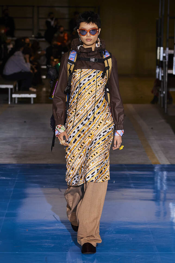 تصاميم كاجوال وعصرية في مجموعة DSquared2 لخريف وشتاء 2022