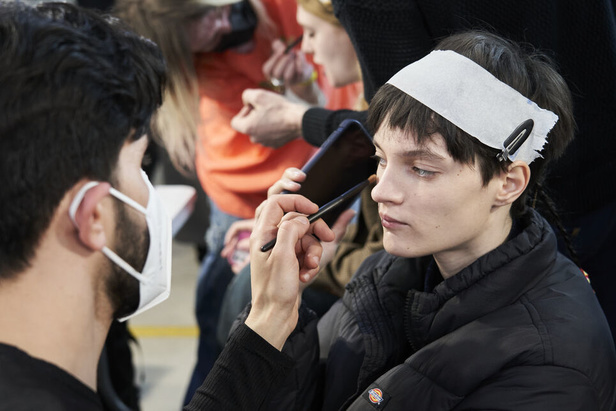 تصاميم كاجوال وعصرية في مجموعة DSquared2 لخريف وشتاء 2022