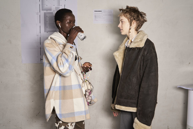 تصاميم كاجوال وعصرية في مجموعة DSquared2 لخريف وشتاء 2022