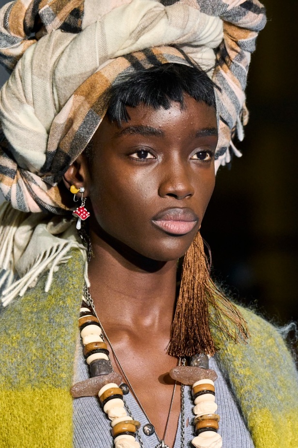 اطلالات جمالية في مجموعة DSquared2 لخريف وشتاء 2022