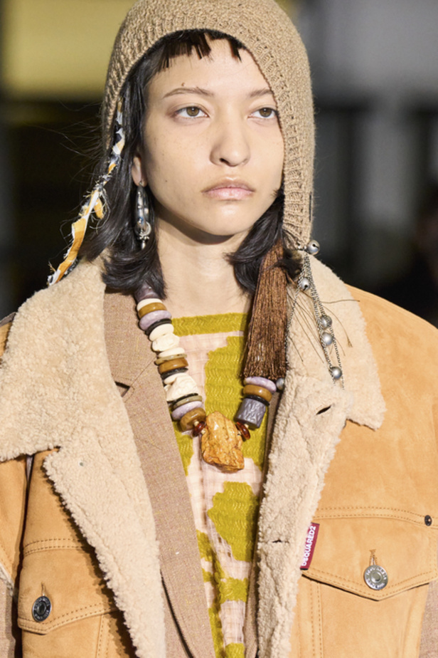 تصاميم كاجوال وعصرية في مجموعة DSquared2 لخريف وشتاء 2022