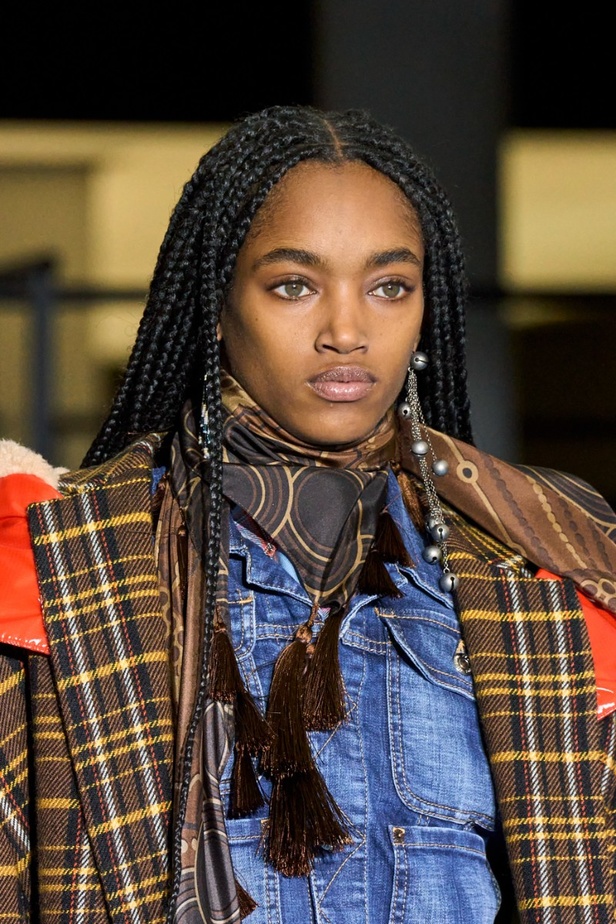 اطلالات جمالية في مجموعة DSquared2 لخريف وشتاء 2022