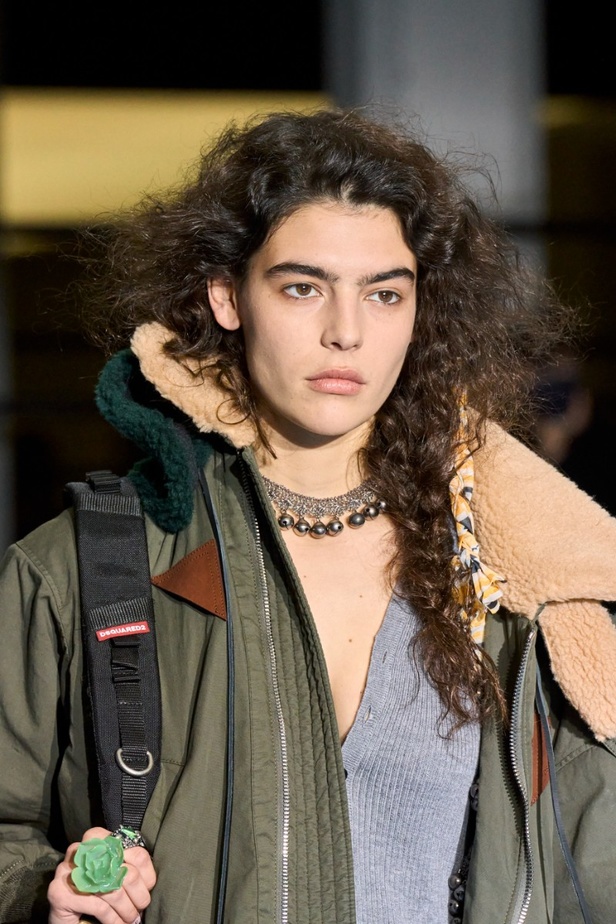 اطلالات جمالية في مجموعة DSquared2 لخريف وشتاء 2022