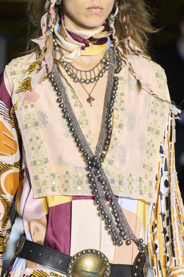 تصاميم كاجوال وعصرية في مجموعة DSquared2 لخريف وشتاء 2022